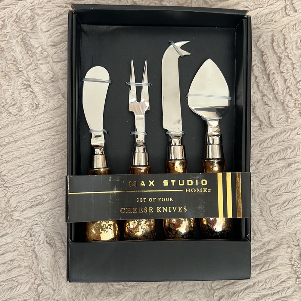 Max Studio Home set of cheese knives speakers - New in box